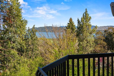 Tiny photo for 1240 Vista Way, Klamath Falls, OR 97601 (MLS # 220219351)