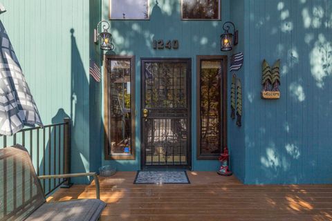 Tiny photo for 1240 Vista Way, Klamath Falls, OR 97601 (MLS # 220219351)