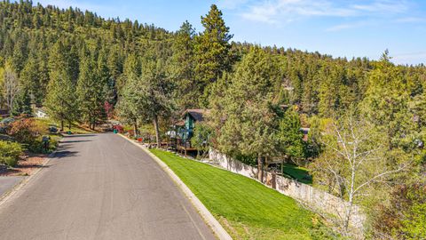 Tiny photo for 1240 Vista Way, Klamath Falls, OR 97601 (MLS # 220219351)