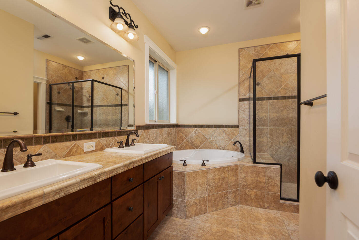 Lava Ridges - Residential