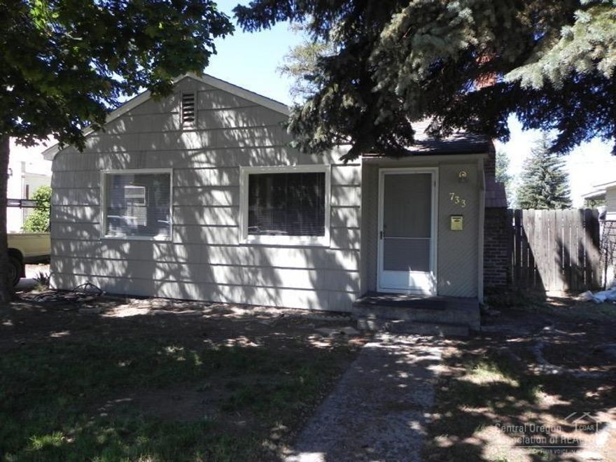 C4 zoned. Currently used as residential. Hardwood floors, clean and move-in ready. Located conveniently behind 7-11.