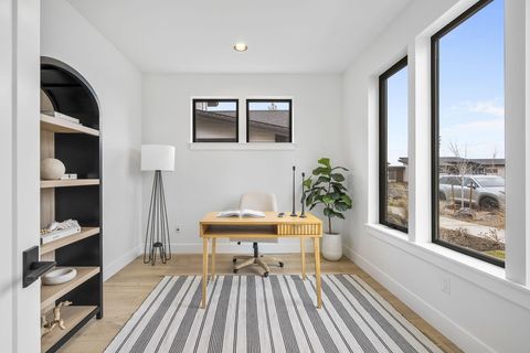 Tiny photo for 3350 NW Leavitt Lane, Bend, OR 97703 (MLS # 220213546)