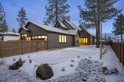 Tiny photo for 3350 NW Leavitt Lane, Bend, OR 97703 (MLS # 220213546)