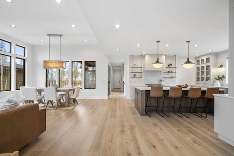 Tiny photo for 3350 NW Leavitt Lane, Bend, OR 97703 (MLS # 220213546)