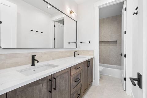 Tiny photo for 3350 NW Leavitt Lane, Bend, OR 97703 (MLS # 220213546)