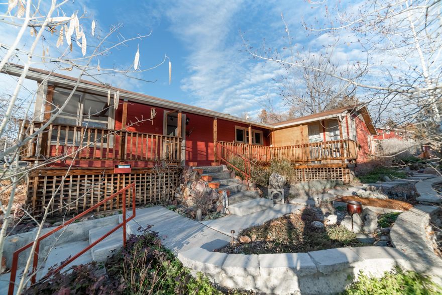 DISTINCTIVELY LOVELY Home & Gardens: geothermal heat; compact layout, turn-key ready: [1] DIVERSE FUNCTIONALITY rest, play/work, large entertainment areas, inner/outer esthetic views/fenced privacy. [2] PREMISES simple conversion: single- to multi-family, with 5 (private) sleep areas, 2 kitchens, & ±1100 sqft garage/storage/workshop area. [3] LANDSCAPING 4 shaded relax areas, lots of brick/stone-work. [4] BEFORE VIEWING highly recommend reading ''Essential Resources/Floor-Plans.'' [5] ASK ABOUT robust infrastructure/buildout options (materials & guidance available). [6] HOT SPRINGS area, quiet community, craftsman homes, tree lined streets, city lights; [7] DISTANCES ❖CLOSE❖ ±10 blocks—favored K-12 schools, Main St. (shopping, bus/train); ❖DRIVING❖ ±1.5 mi—Sky Lakes Hospital/medical services, OIT college; Klamath & Ewauna Lakes; ❖AIRPORT❖ 3-miles. [8] REGION notable & diverse recreation includes National Parks & major bird flyway.