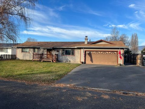 Photo of 4803 Sumac Avenue, Klamath Falls, OR 97603 (MLS # 220212946)