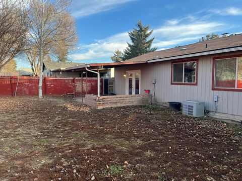 Tiny photo for 4803 Sumac Avenue, Klamath Falls, OR 97603 (MLS # 220212946)