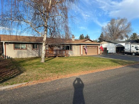 Tiny photo for 4803 Sumac Avenue, Klamath Falls, OR 97603 (MLS # 220212946)