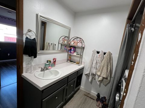 Tiny photo for 4803 Sumac Avenue, Klamath Falls, OR 97603 (MLS # 220212946)