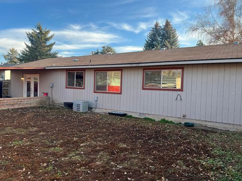 Tiny photo for 4803 Sumac Avenue, Klamath Falls, OR 97603 (MLS # 220212946)