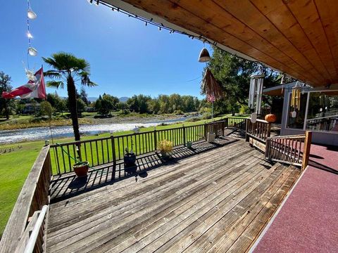 Tiny photo for 955 SW Rogue River Avenue, Grants Pass, OR 97526 (MLS # 220213555)