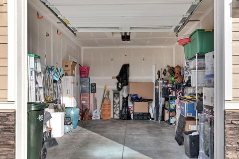 Tiny photo for 16610 Pine Creek Drive, La Pine, OR 97739 (MLS # 220212410)