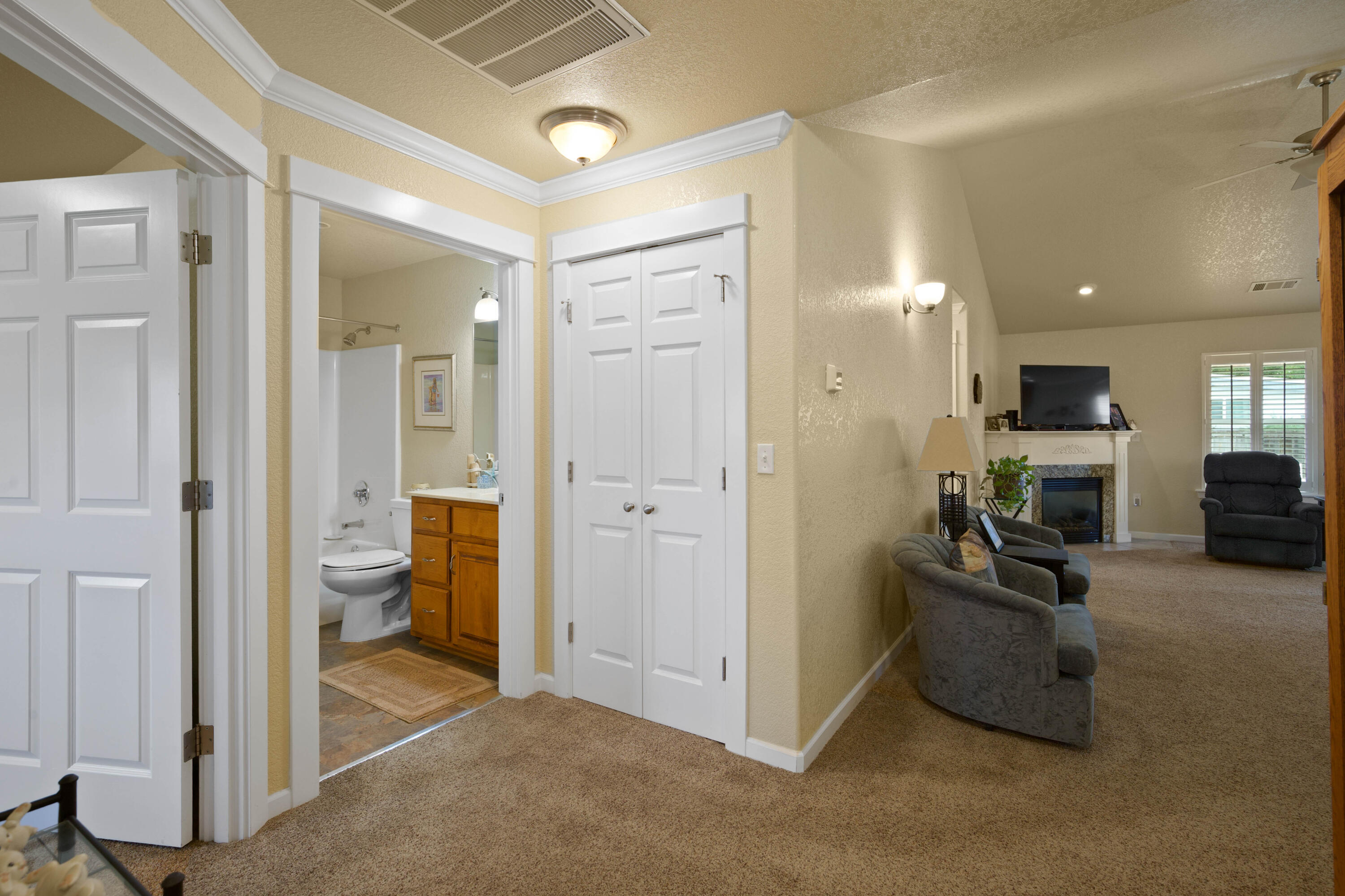 Kinsington Court Condominium - Residential