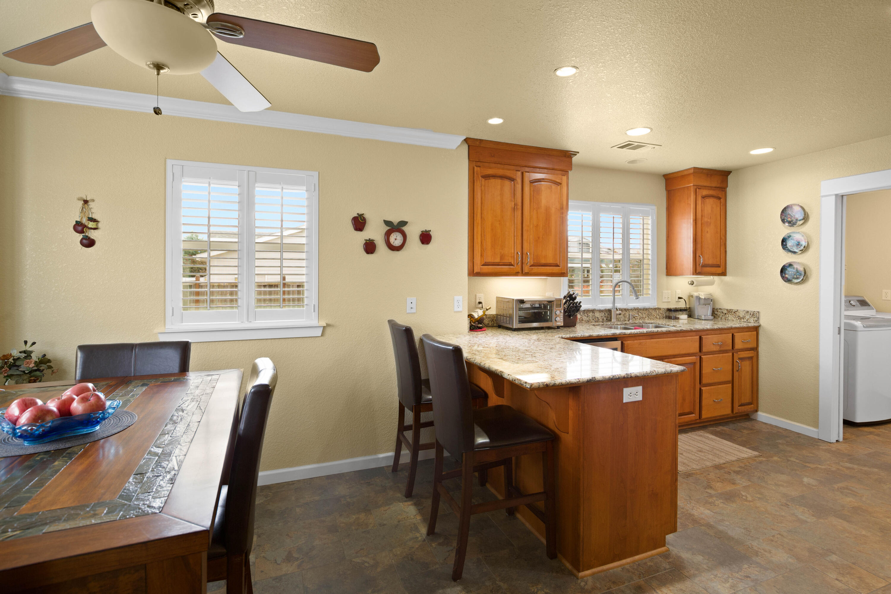 Kinsington Court Condominium - Residential