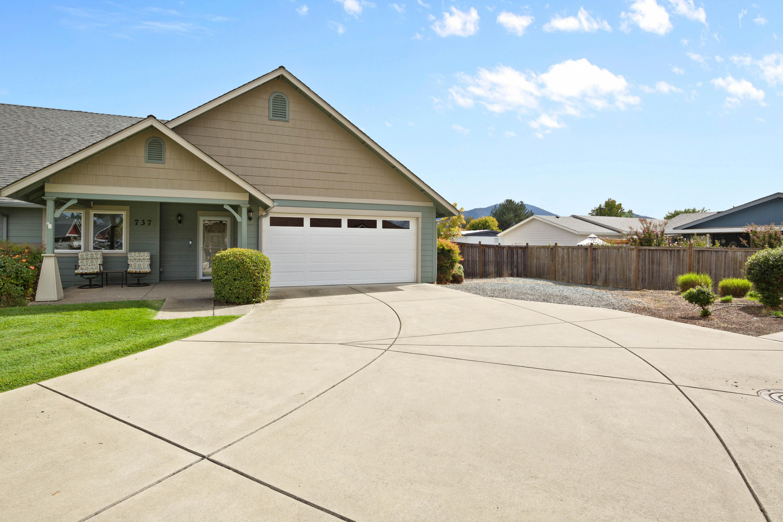 Kinsington Court Condominium - Residential