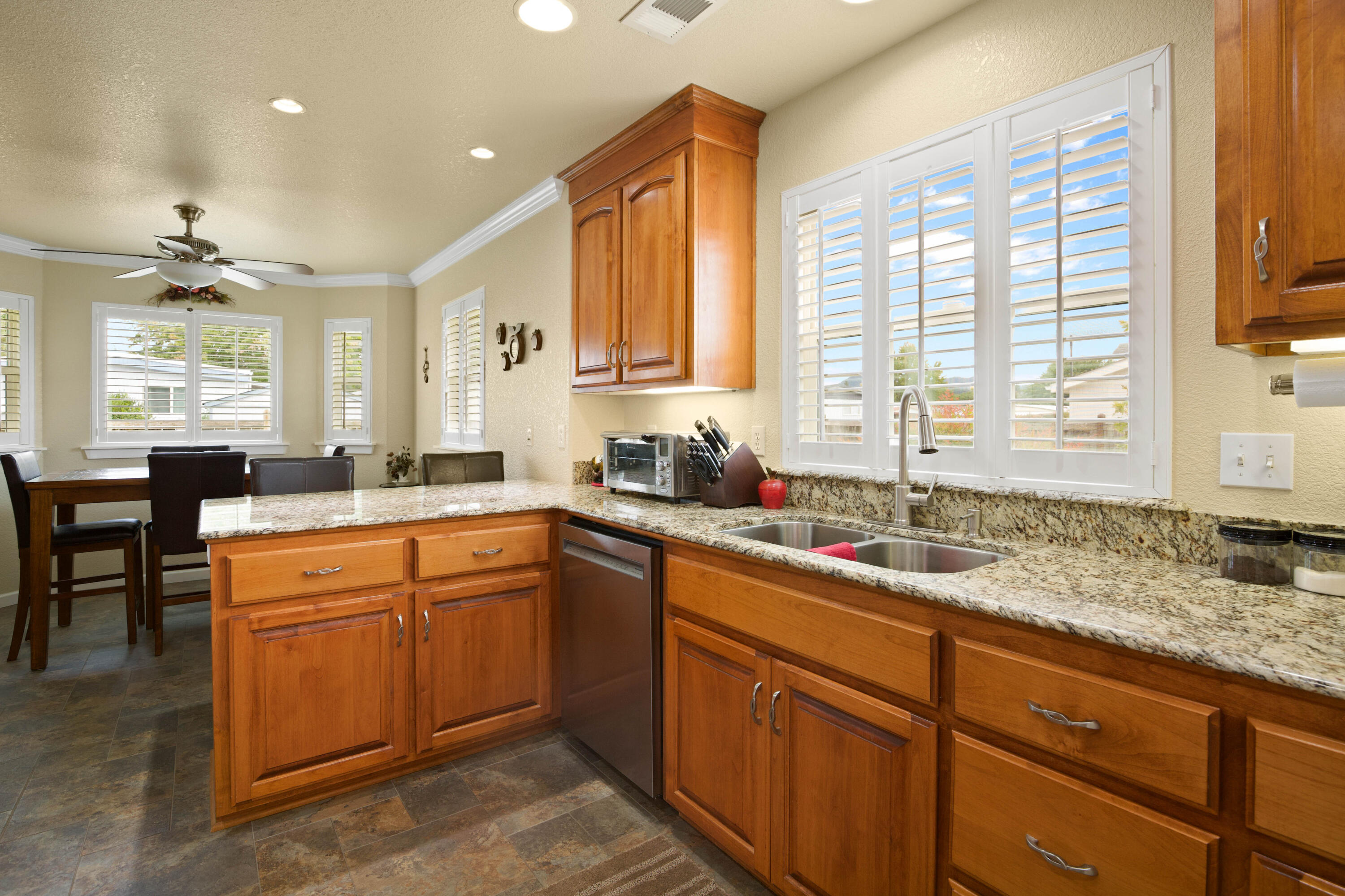 Kinsington Court Condominium - Residential