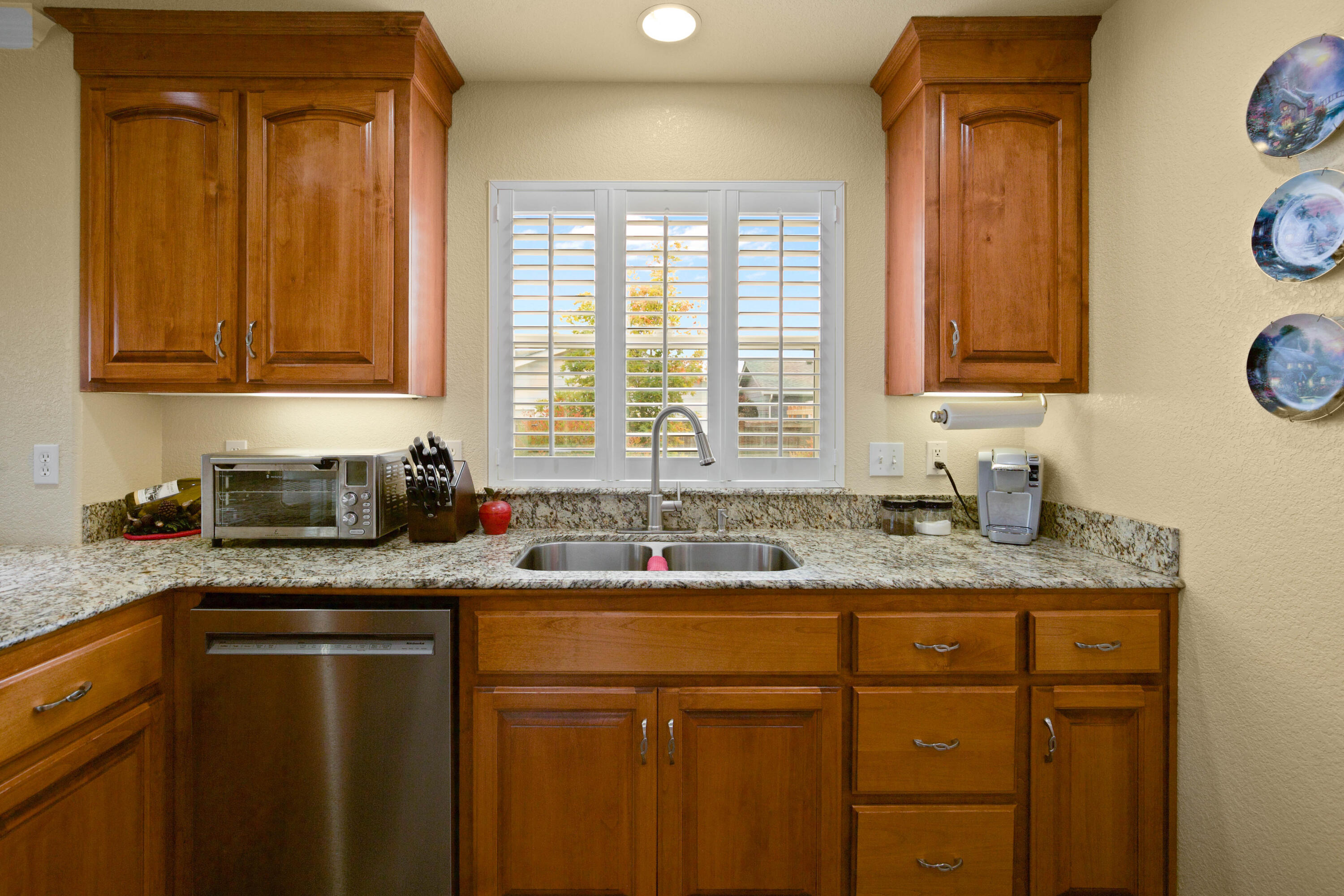 Kinsington Court Condominium - Residential