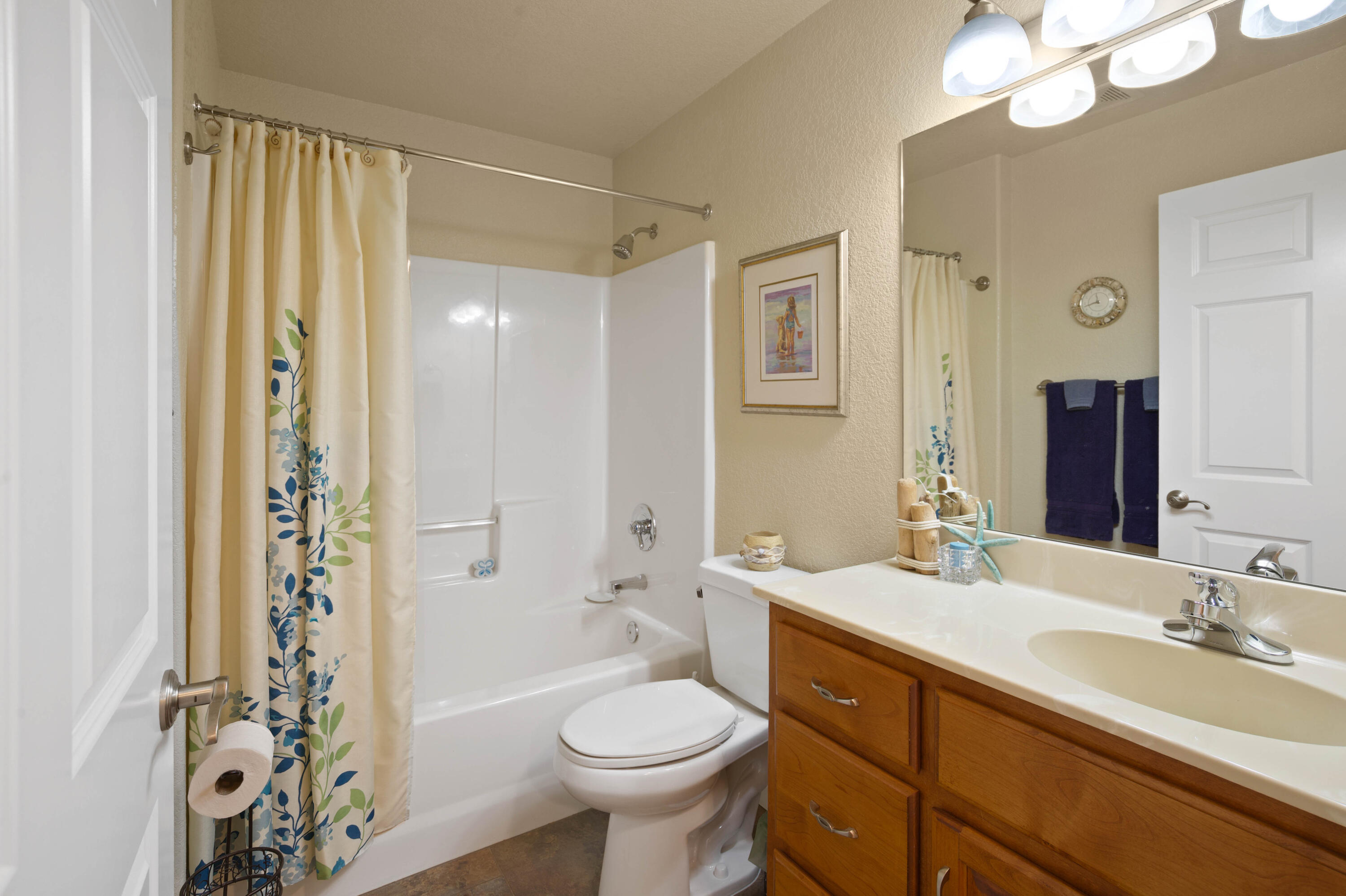 Kinsington Court Condominium - Residential