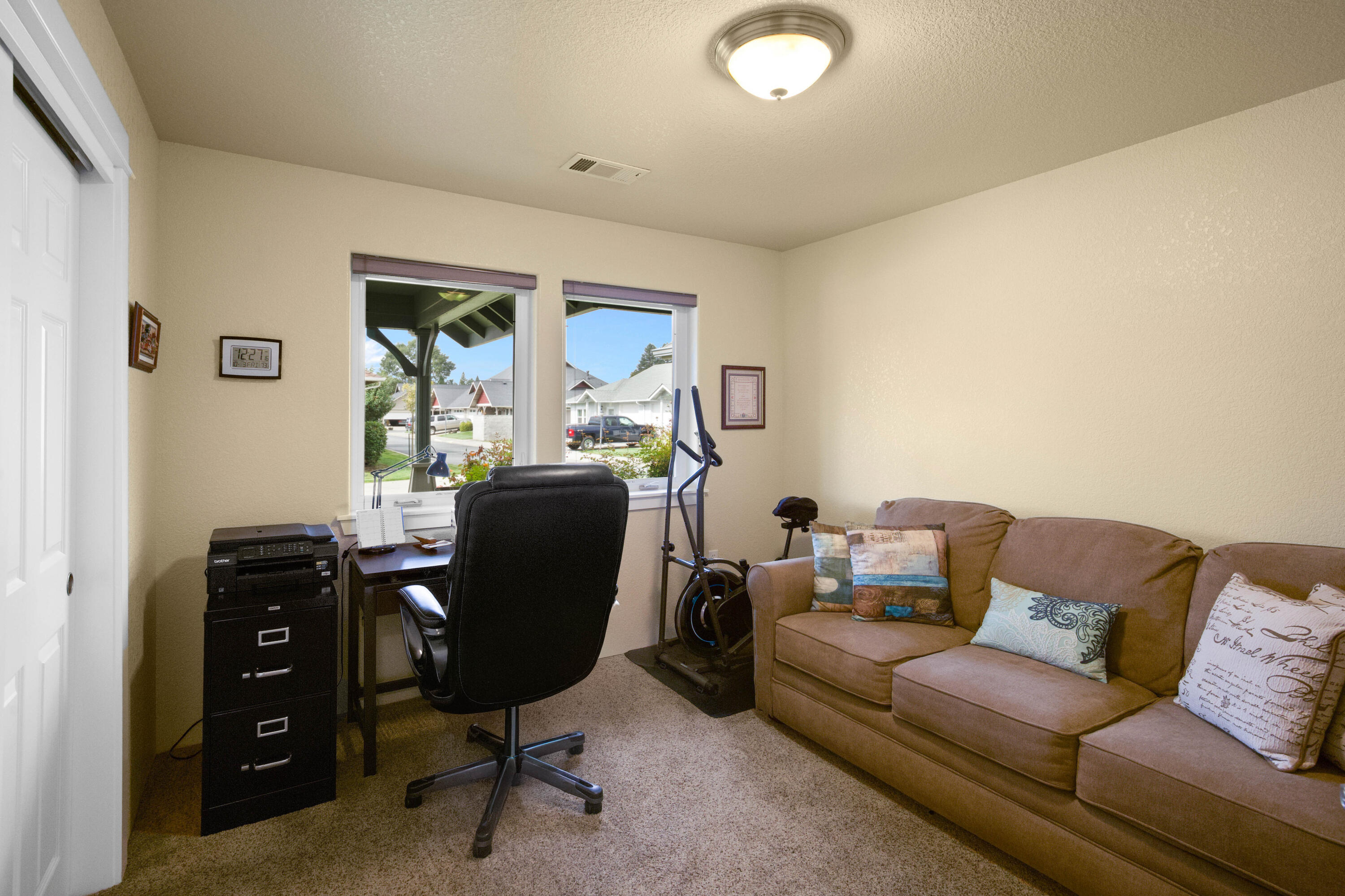 Kinsington Court Condominium - Residential