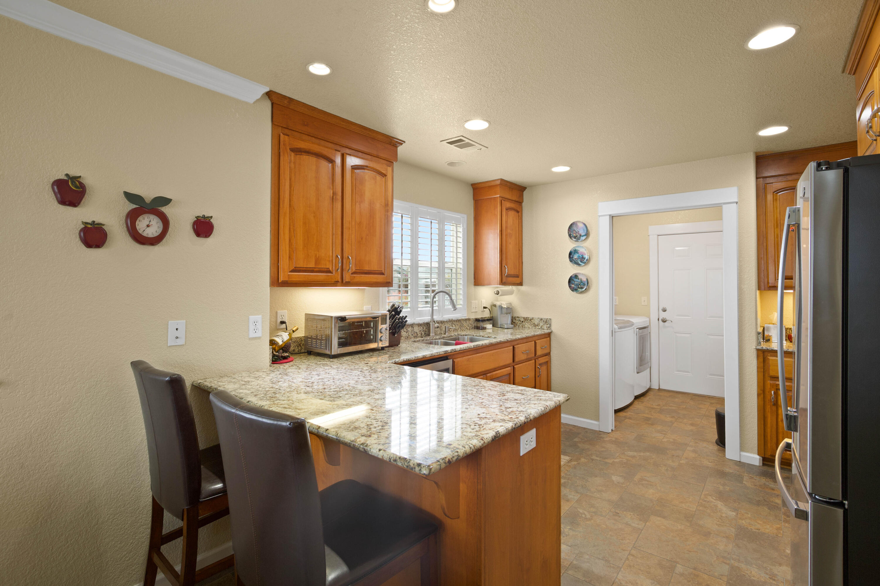 Kinsington Court Condominium - Residential