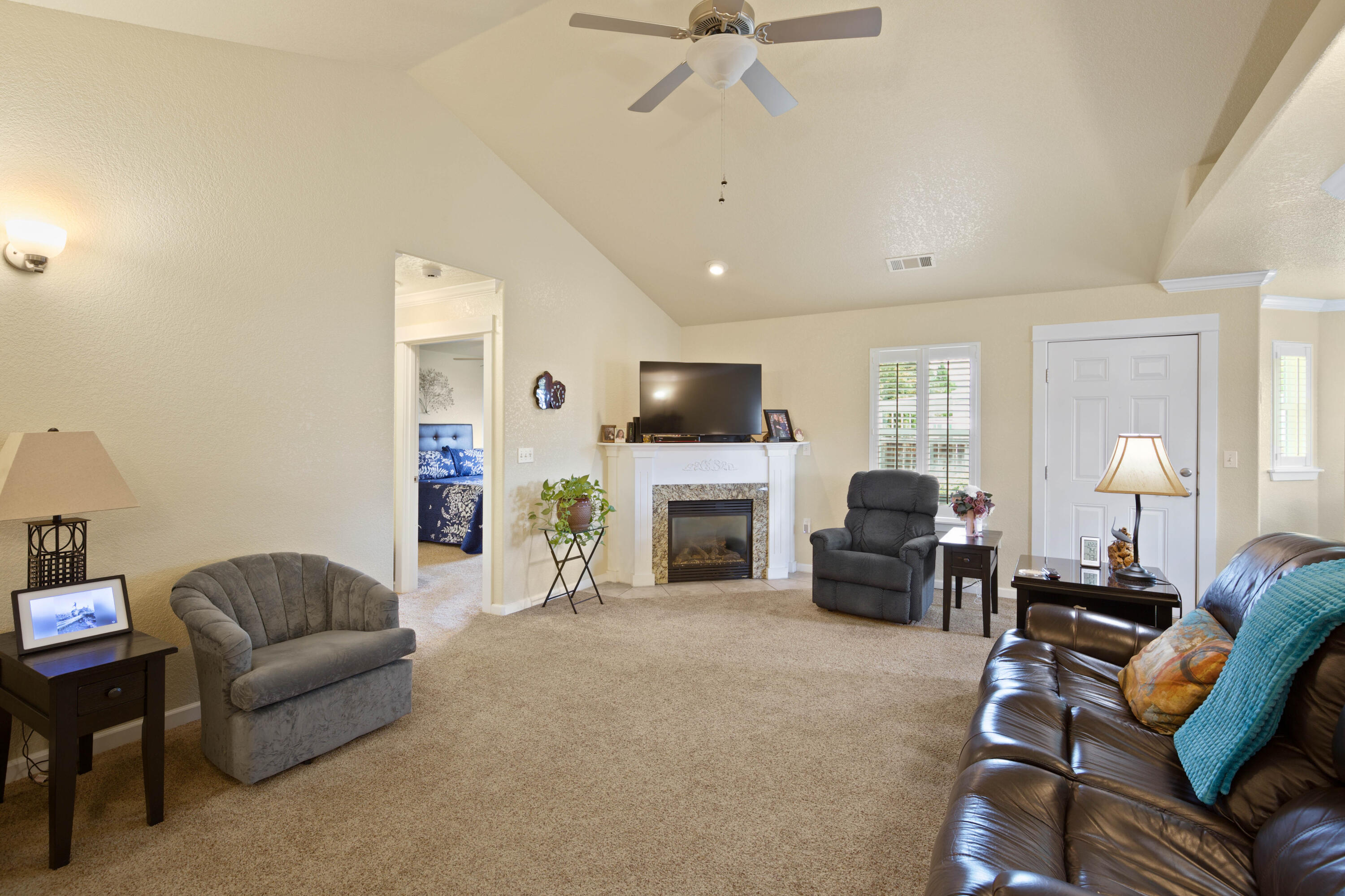 Kinsington Court Condominium - Residential