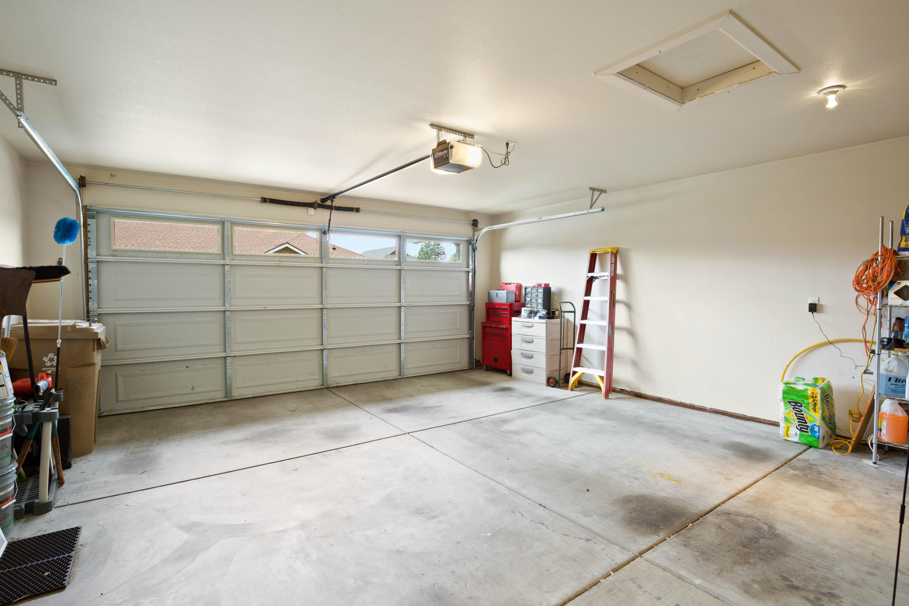 Kinsington Court Condominium - Residential