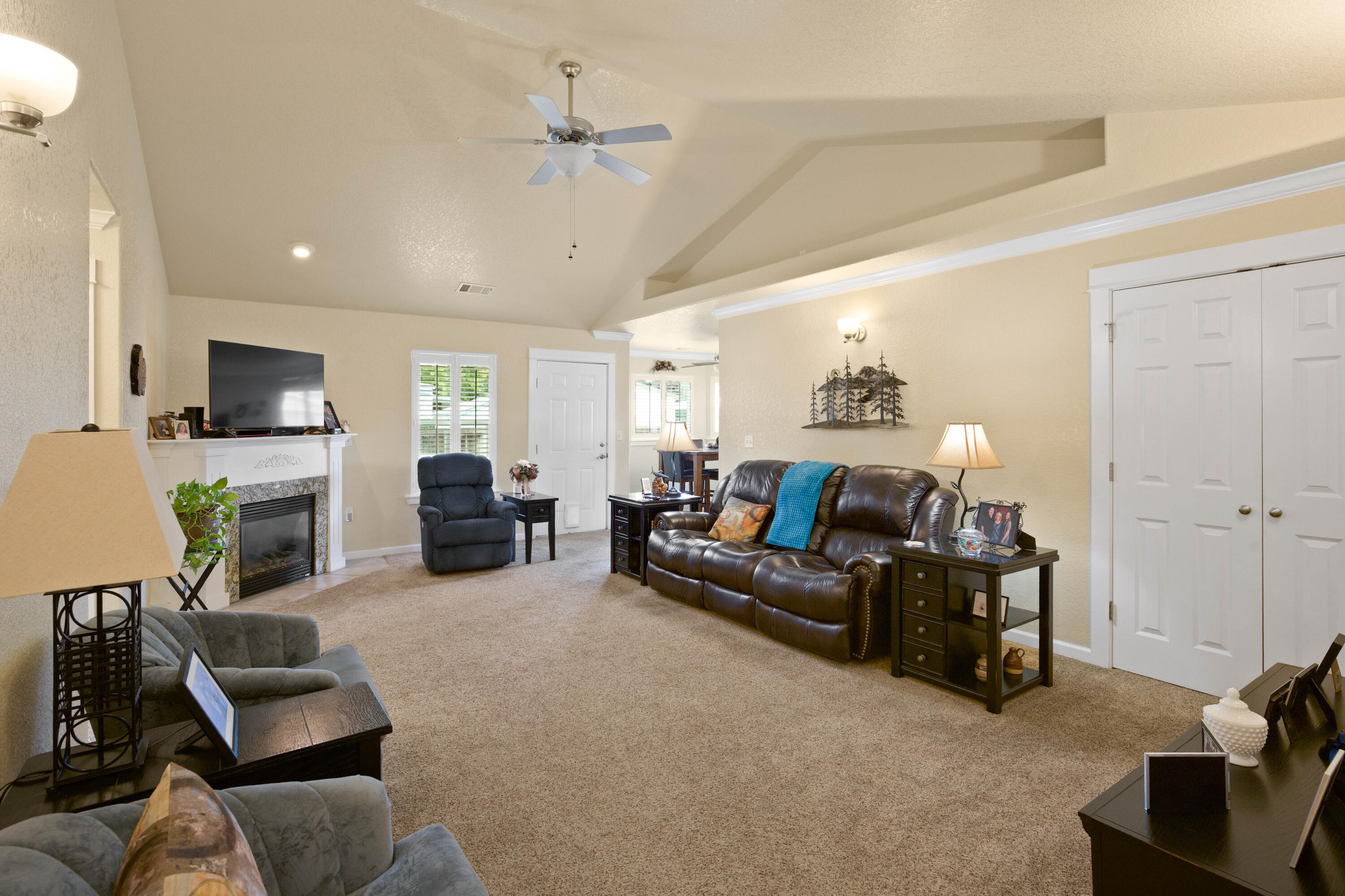 Kinsington Court Condominium - Residential