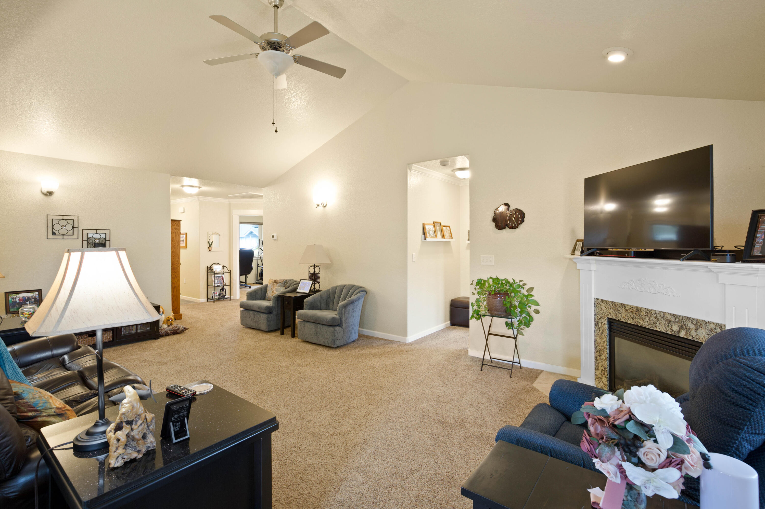 Kinsington Court Condominium - Residential