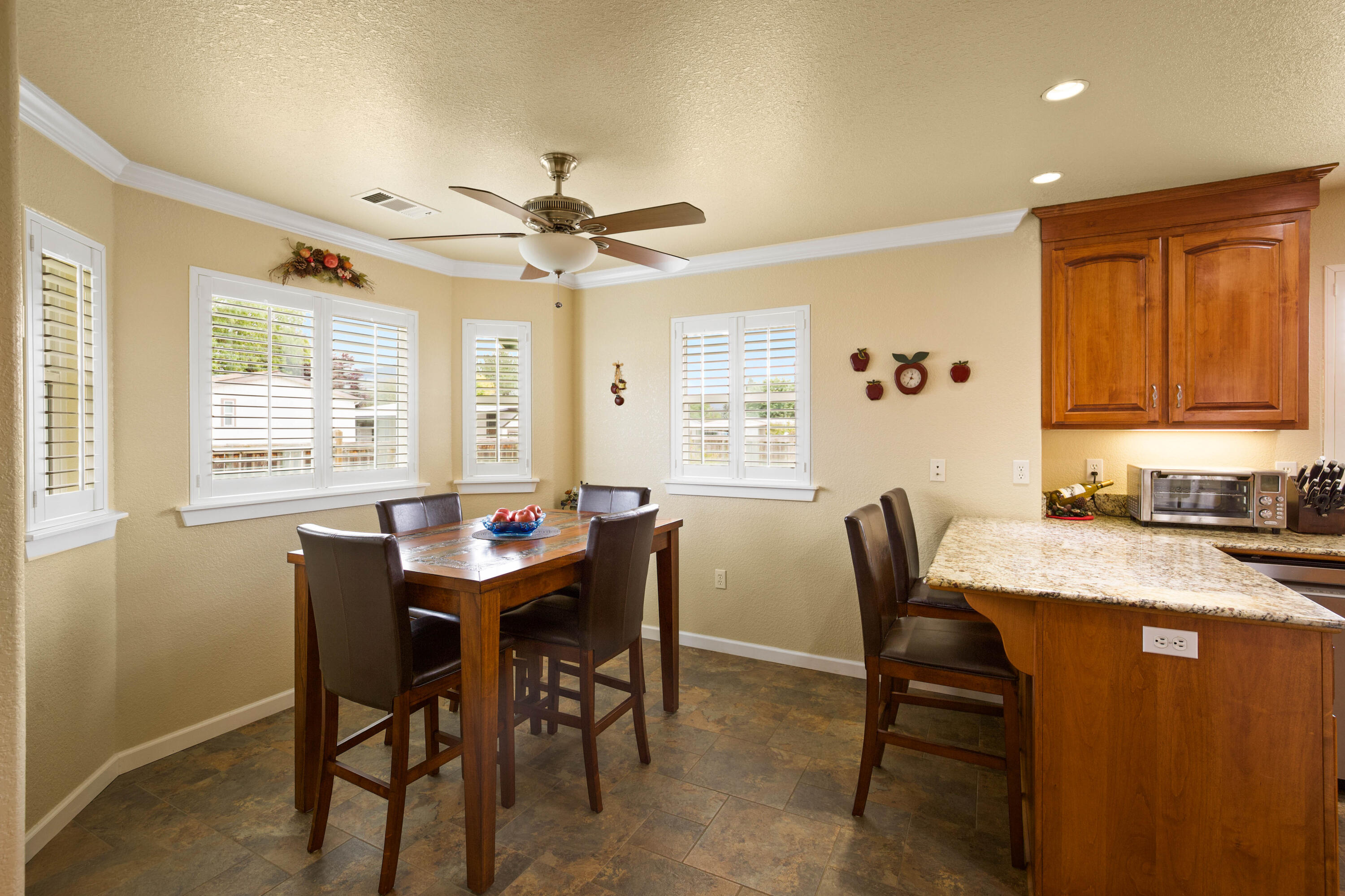 Kinsington Court Condominium - Residential