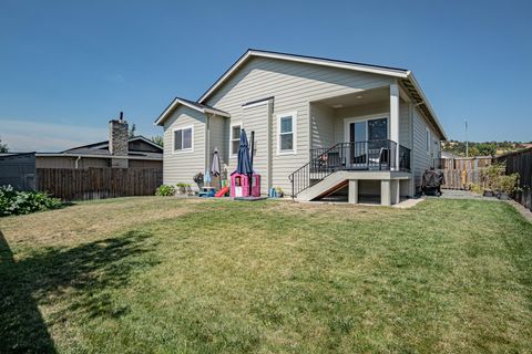 Tiny photo for 2008 Hondeleau Lane, Medford, OR 97504 (MLS # 220214947)