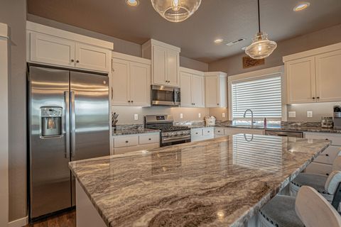 Tiny photo for 2008 Hondeleau Lane, Medford, OR 97504 (MLS # 220214947)