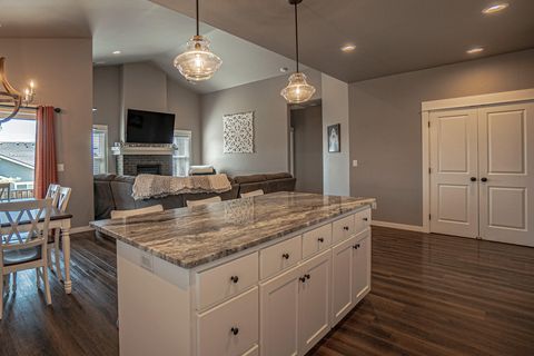 Tiny photo for 2008 Hondeleau Lane, Medford, OR 97504 (MLS # 220214947)