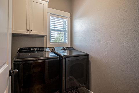 Tiny photo for 2008 Hondeleau Lane, Medford, OR 97504 (MLS # 220214947)