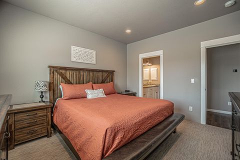 Tiny photo for 2008 Hondeleau Lane, Medford, OR 97504 (MLS # 220214947)