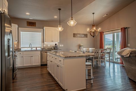 Tiny photo for 2008 Hondeleau Lane, Medford, OR 97504 (MLS # 220214947)