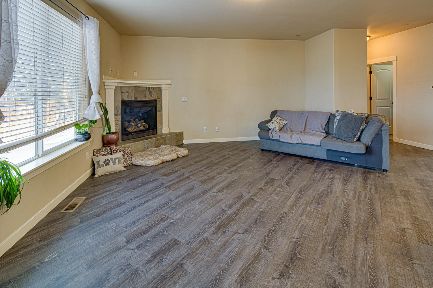 Ni Lah Sha Village - Residential