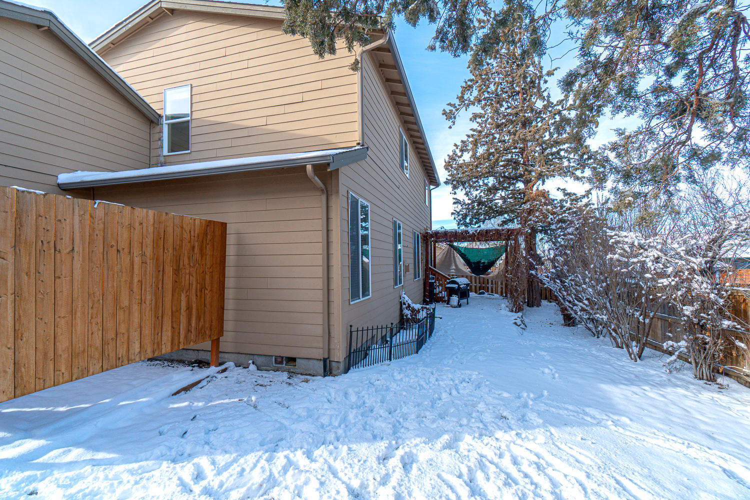 Ni Lah Sha Village - Residential