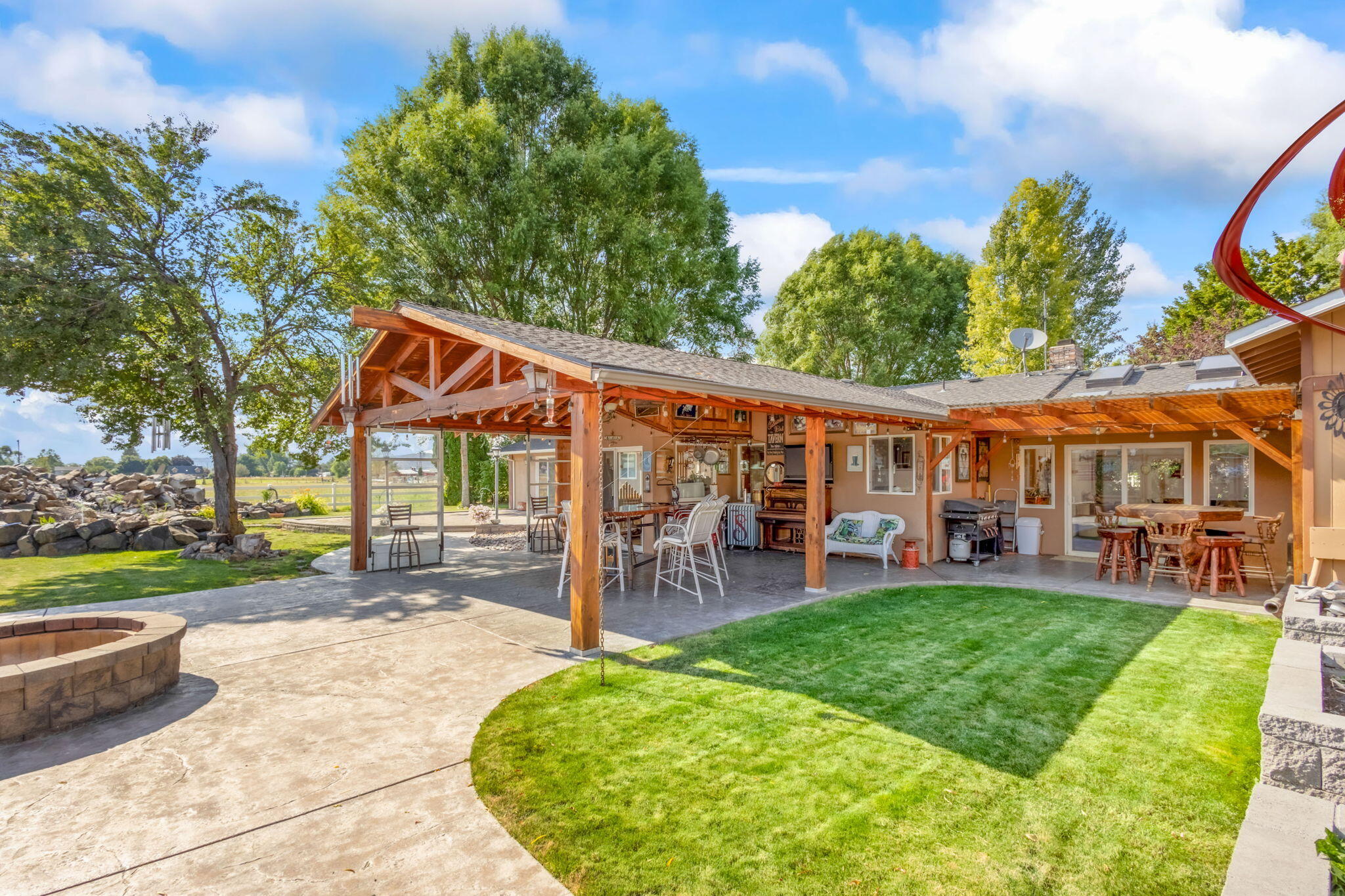 389 NE Orchard Lane