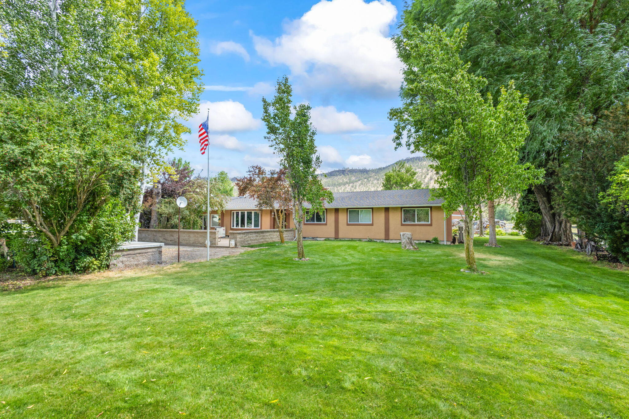 389 NE Orchard Lane