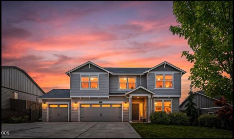 Photo of 4594 SW Volcano View Way, Redmond, OR 97756 (MLS # 220225799)
