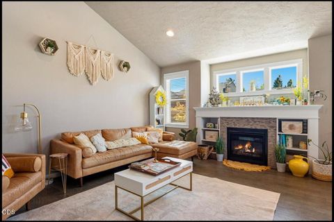 Tiny photo for 4594 SW Volcano View Way, Redmond, OR 97756 (MLS # 220225799)