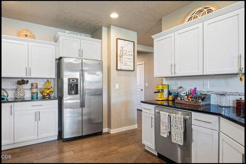 Tiny photo for 4594 SW Volcano View Way, Redmond, OR 97756 (MLS # 220225799)