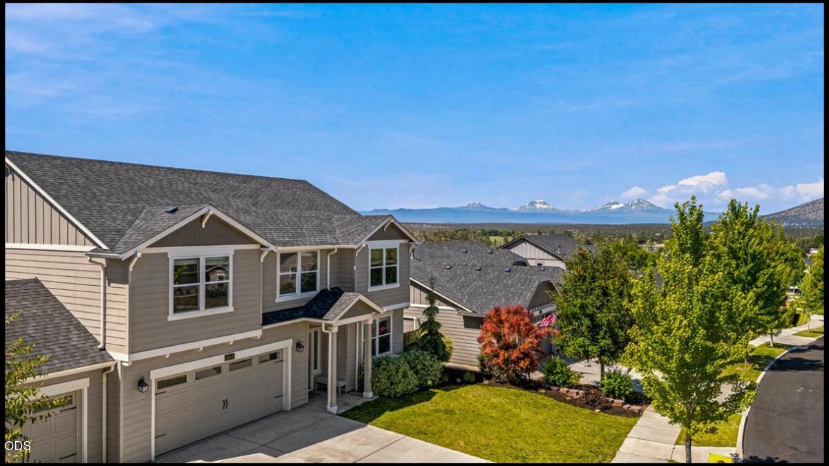 4594 SW Volcano View Way