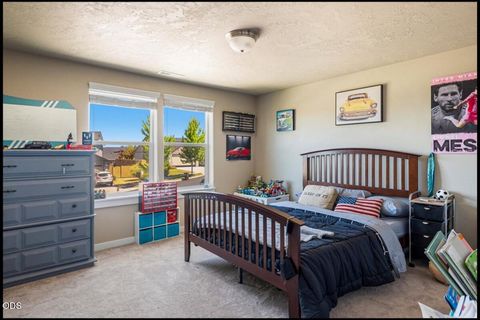 Tiny photo for 4594 SW Volcano View Way, Redmond, OR 97756 (MLS # 220225799)