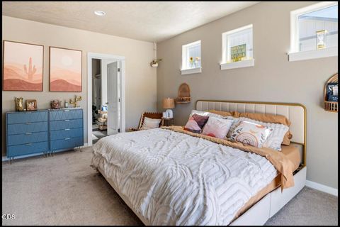 Tiny photo for 4594 SW Volcano View Way, Redmond, OR 97756 (MLS # 220225799)