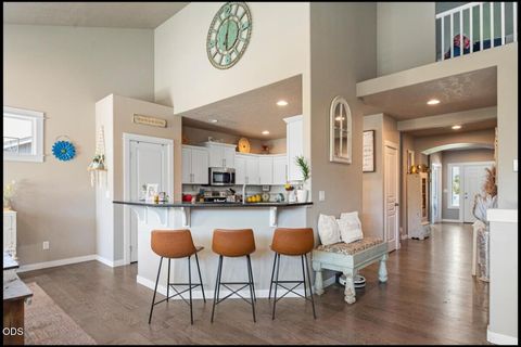 Tiny photo for 4594 SW Volcano View Way, Redmond, OR 97756 (MLS # 220225799)