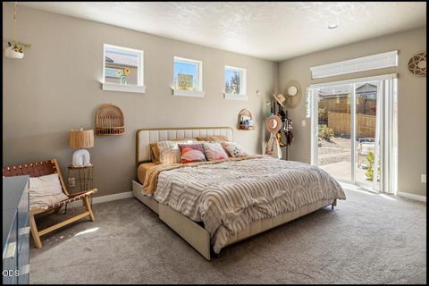 Tiny photo for 4594 SW Volcano View Way, Redmond, OR 97756 (MLS # 220225799)