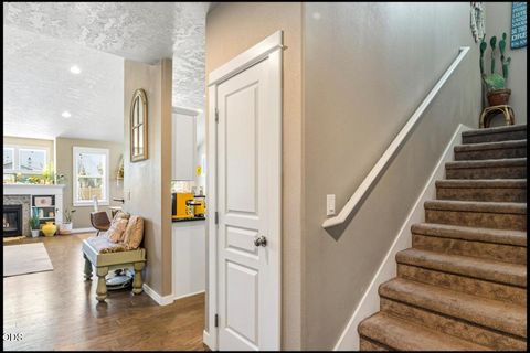 Tiny photo for 4594 SW Volcano View Way, Redmond, OR 97756 (MLS # 220225799)