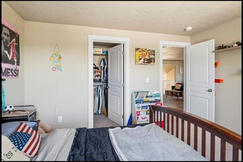 Tiny photo for 4594 SW Volcano View Way, Redmond, OR 97756 (MLS # 220225799)